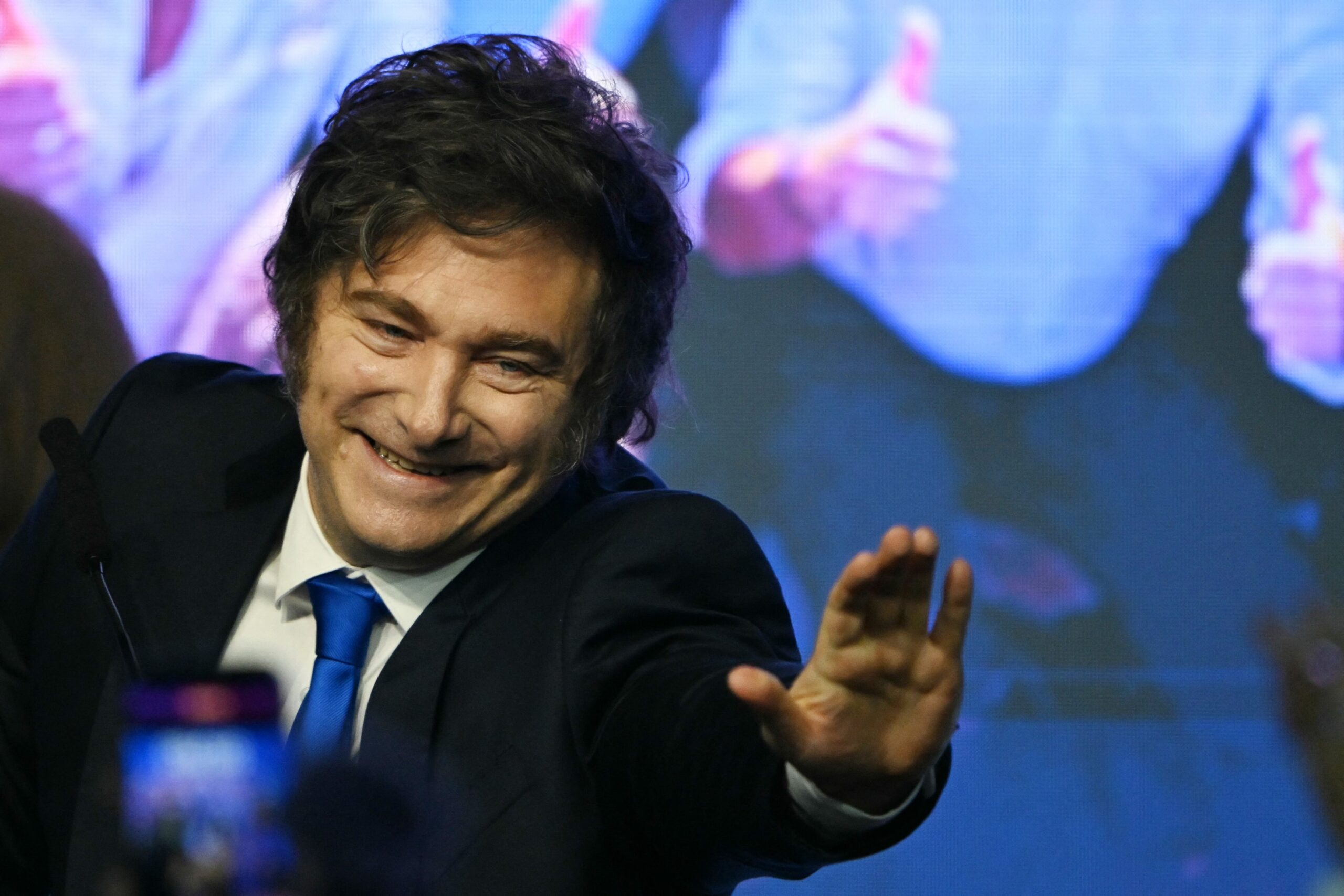 bolsa-argentina-mantem-euforia-com-vitoria-de-milei-e-sobe-mais-5,6%