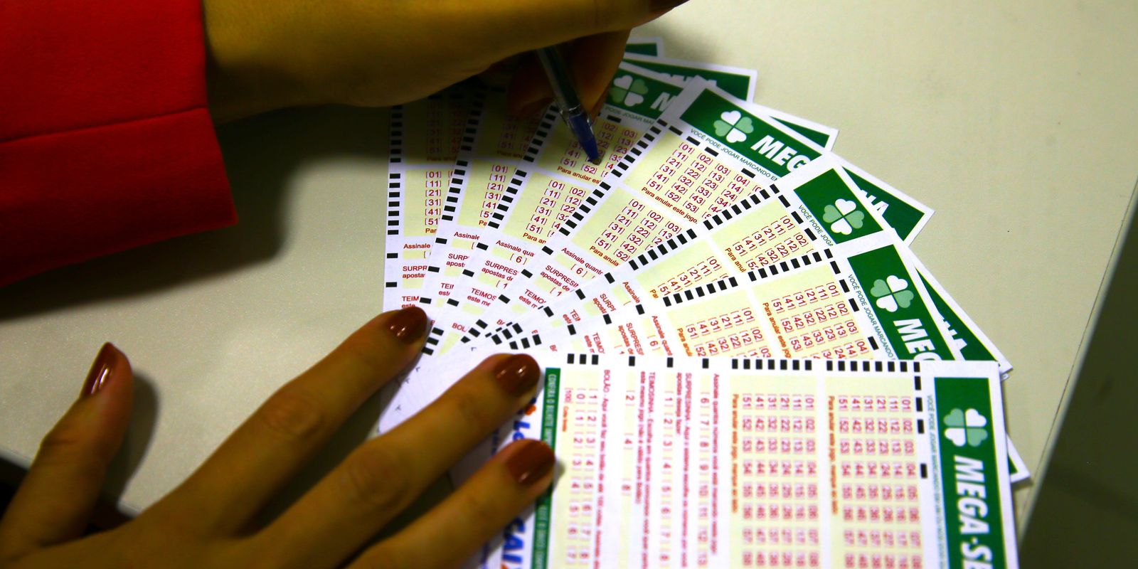 mega-sena-acumula-novamente-e-premio-principal-vai-para-r$-48-milhoes