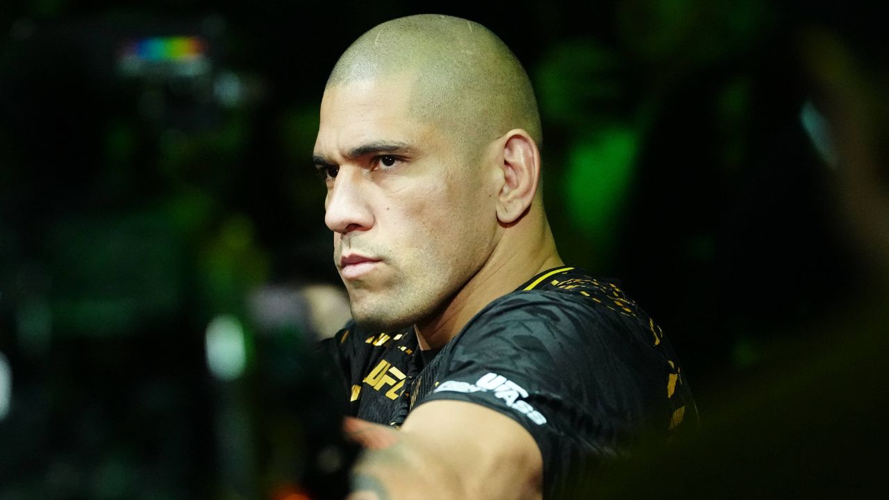 gigantes-se-encontram:-poatan-“fica-pequeno”-ao-lado-de-lenda-do-futebol