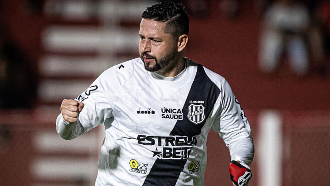 “gosta-de-caxeta-e-brahma”:-idolo-e-campeao,-ex-parana-ve-renovacao-virar-novela