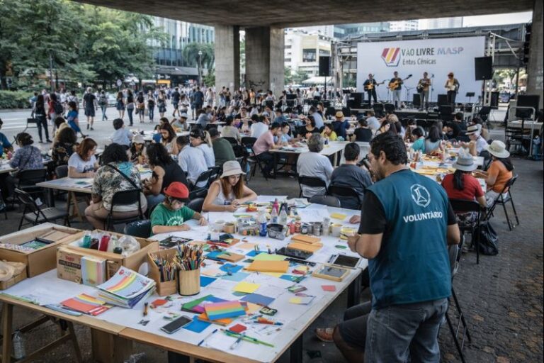 Programação gratuita no Masp oferece oficinas de adereços para o Carnaval