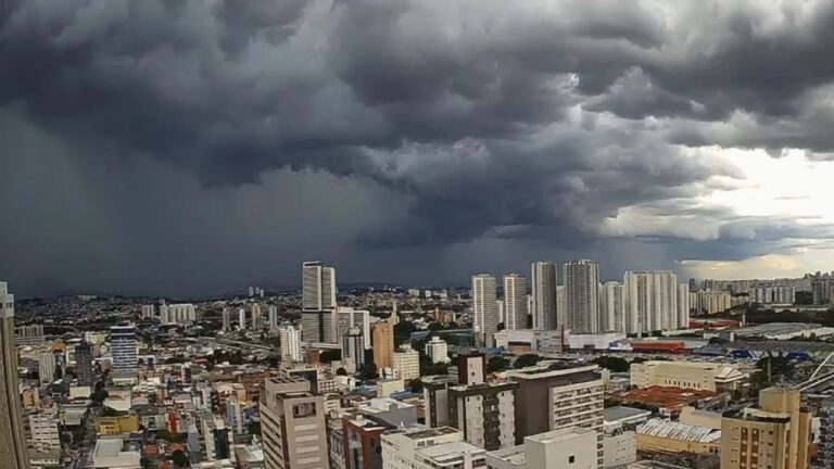 Tempestades, enchentes e alagamentos marcam a meteorologia do Verão 2026