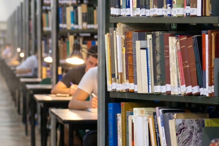 USP ABRE INSCRIÇÕES PARA CURSO GRATUITO QUE PREPARA ESTUDANTES DE PÓS-GRADUAÇÃO PARA PROFICIÊNCIA EM INGLÊS