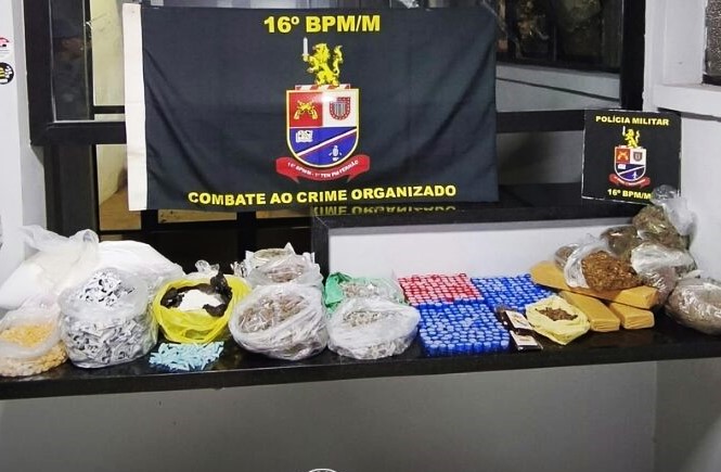 FORÇA TÁTICA E ROCAM APREENDEM MAIS DE 15 KG DE DROGAS EM IMÓVEL EM CAMPO LIMPO